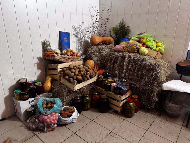 Святкове зимове богослужіння Дня Подяки у Зарожному